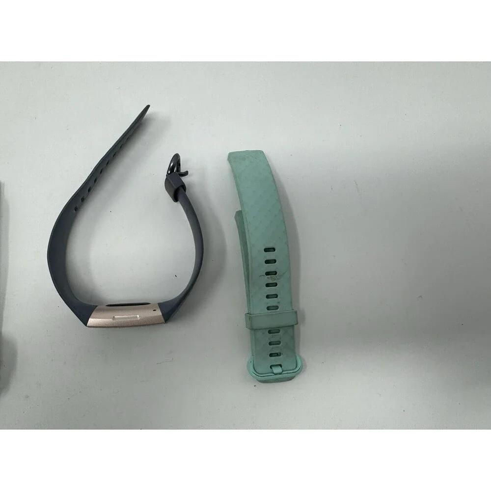 Fitbit Charge 3 Fitness w/ 6 wrist bands & *charger*